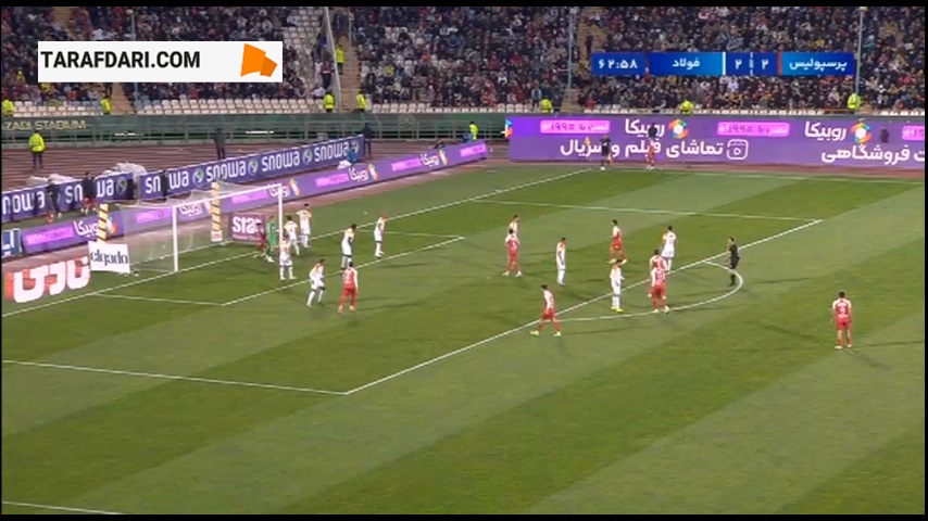 اخراج مجتبی نجاریان از زمین به دلیل جلوگیری از ورود توپ به دروازه با دست (پرسپولیس 2-2 فولاد)