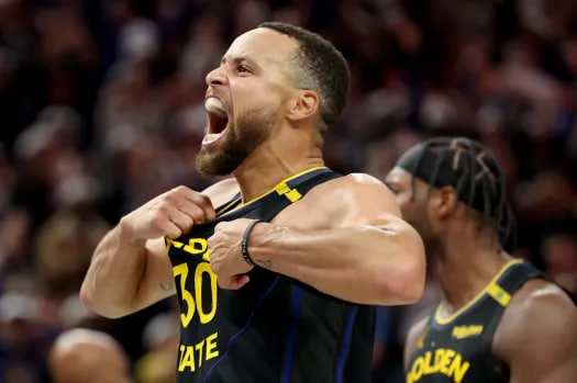 پرتاب-سه-امتیازی - وریرز - کلی-تامپسون - بازگشت-احساسی - NBA - چیس-سنتر - دالاس-ماوریکس - پرتاب-سه-امتیازی-کری - رقابت-کری-تامپسون - نمایش-کری - بازی-احساسی - وریرز-ماوریکس - قهرمانی-وریرز - پرتاب-کری-شب-