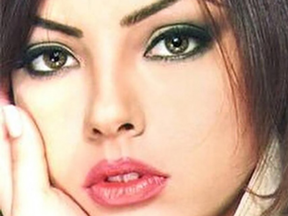 دانلود آهنگ Demir Attım از Ebru Gündeş