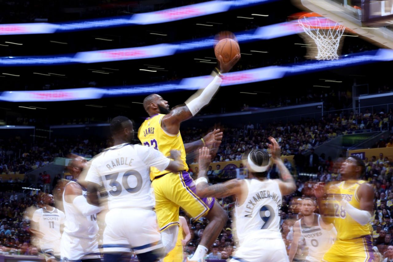 لبران جیمز - مینه سوتا تیمبروولوز و لس آنجلس لیکرز - بسکتبال NBA