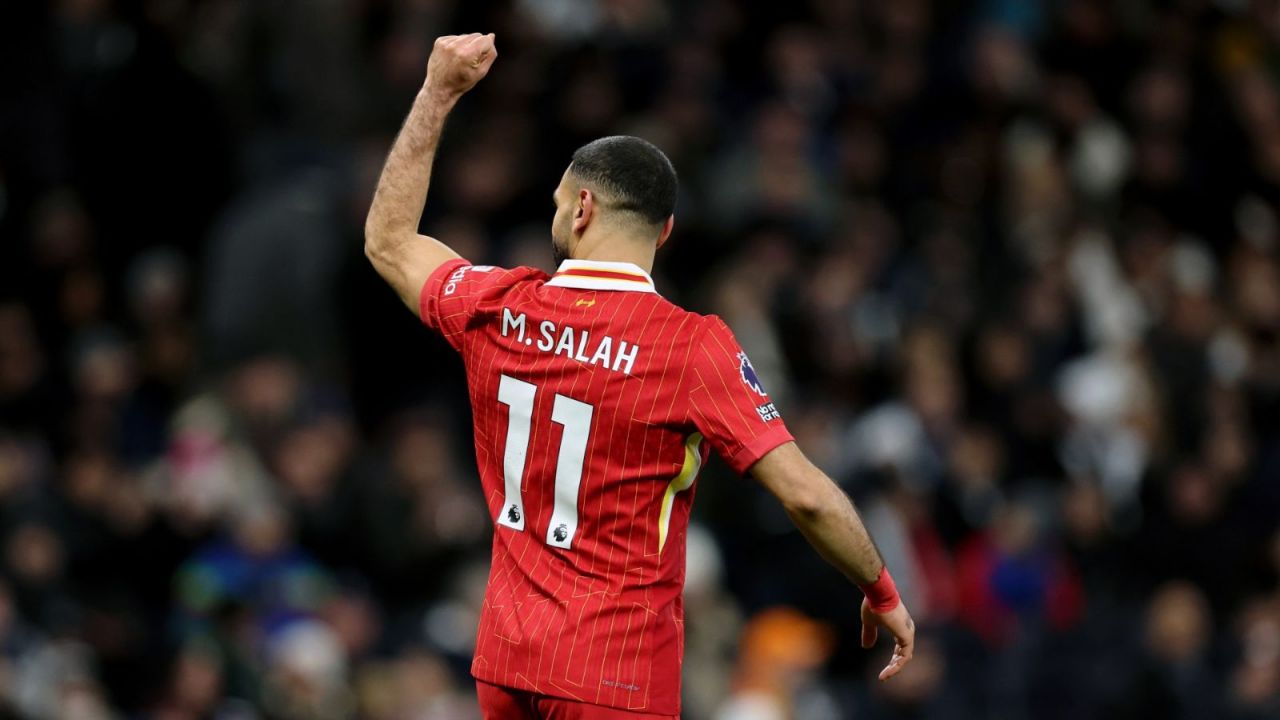 محمد صلاح پس از گلزنی در جریان پیروزی لیورپول مقابل تاتنهام