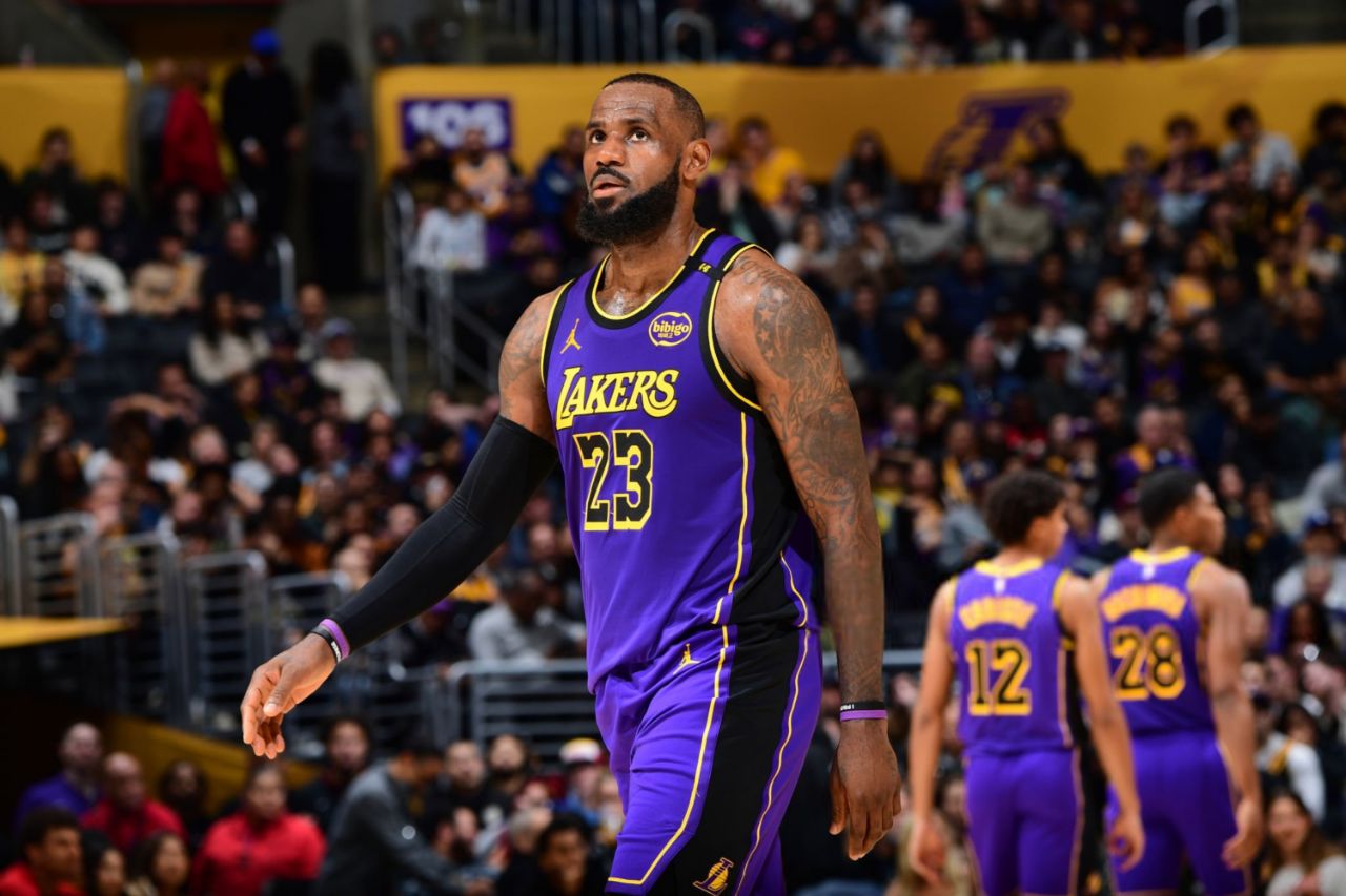لبران جیمز - ستاره بسکتبال NBA و لس آنجلس لیکرز