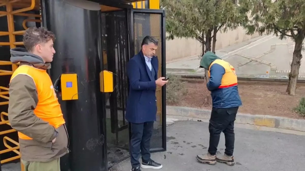 رحمان رضایی- گیت ورودی ورزشگاه آزادی