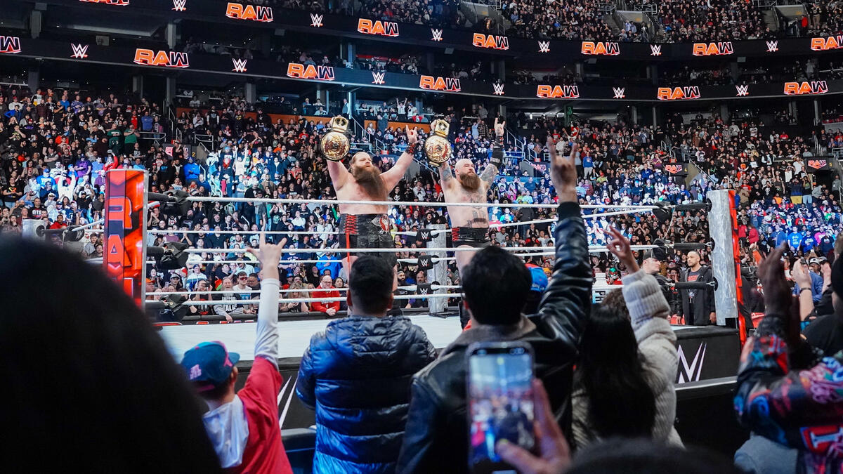 وار ریدرز؛ قهرمان جدید تگ تیم WWE کشتی کج