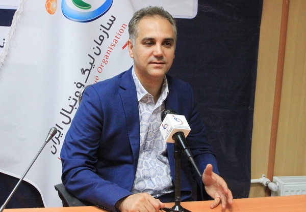 عکس از امیرحسین روشنک مسئول برگزاری لیگ برتر