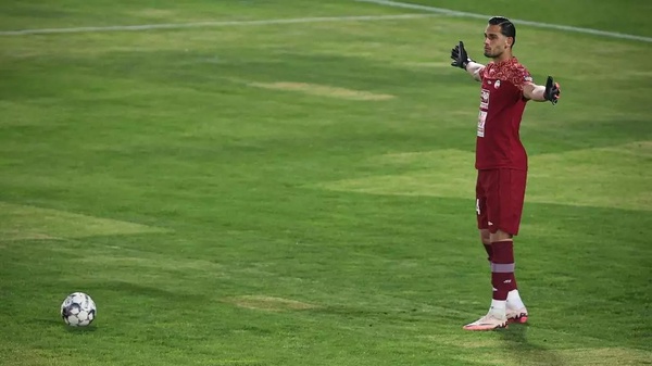 عکس از نیما میرزازاد دروازه بان سپاهان
