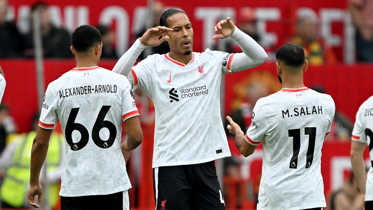 محمد صلاح، ویرجیل فن دایک و ترنت الکساندر آرنولد، بازیکنان آزاد تیم فوتبال لیورپول