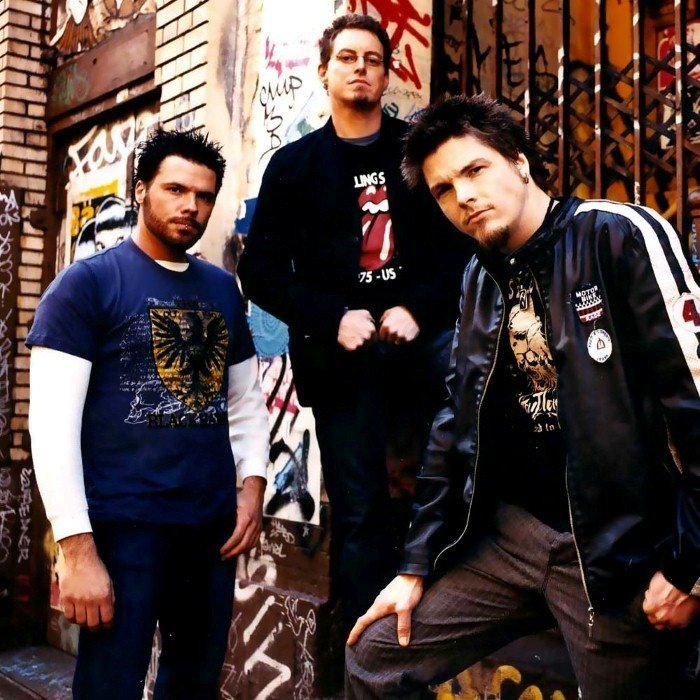 آهنگ No Giving Up از Crossfade با متن و ترجمه