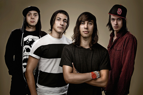 آهنگ Yeah Boy And Doll Face از Pierce The Veil با متن و ترجمه
