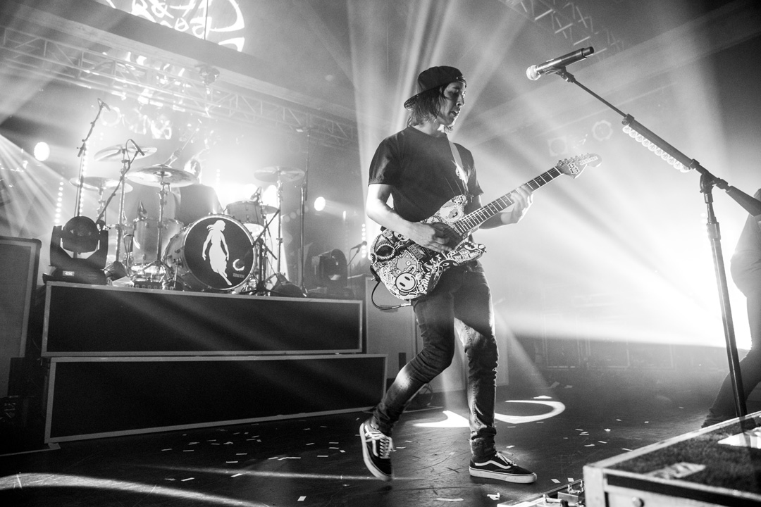 آهنگ Hold On Till May از Pierce The Veil با متن و ترجمه