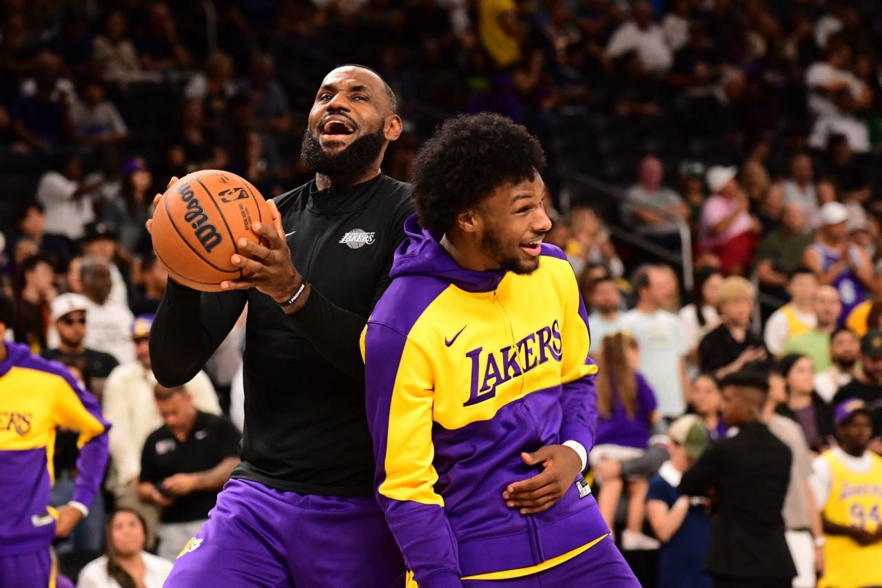 لبران جیمز و پسرش برانی جیمز - بسکتبال NBA - لس آنجلس لیکرز