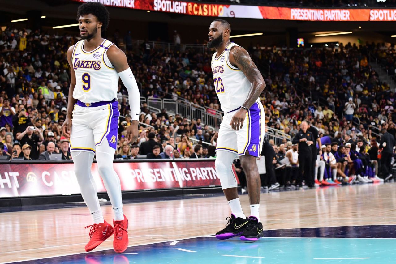 لبران جیمز و پسرش برانی جیمز - بسکتبال NBA - لس آنجلس لیکرز