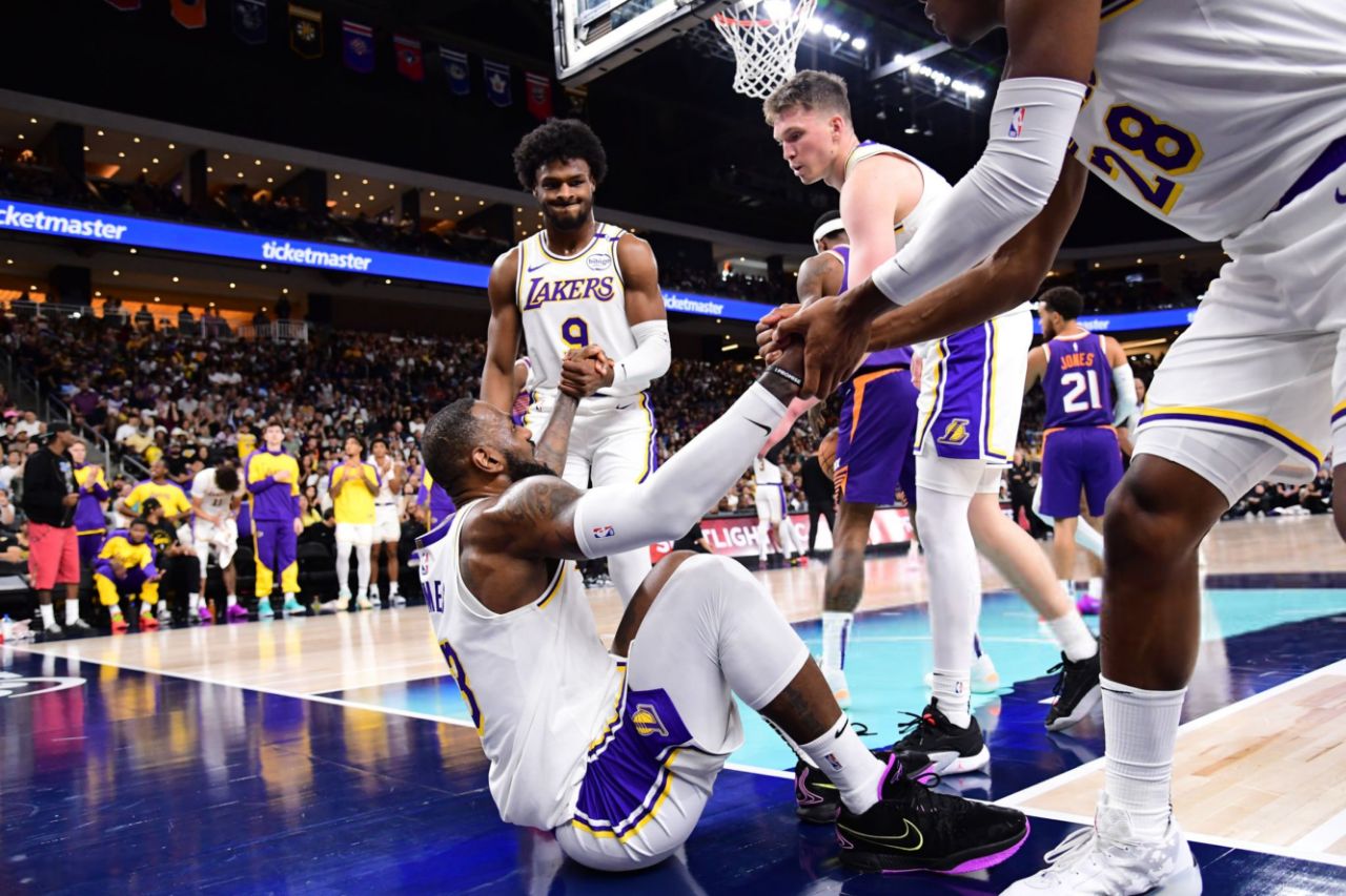 لبران جیمز و پسرش برانی جیمز - بسکتبال NBA - لس آنجلس لیکرز