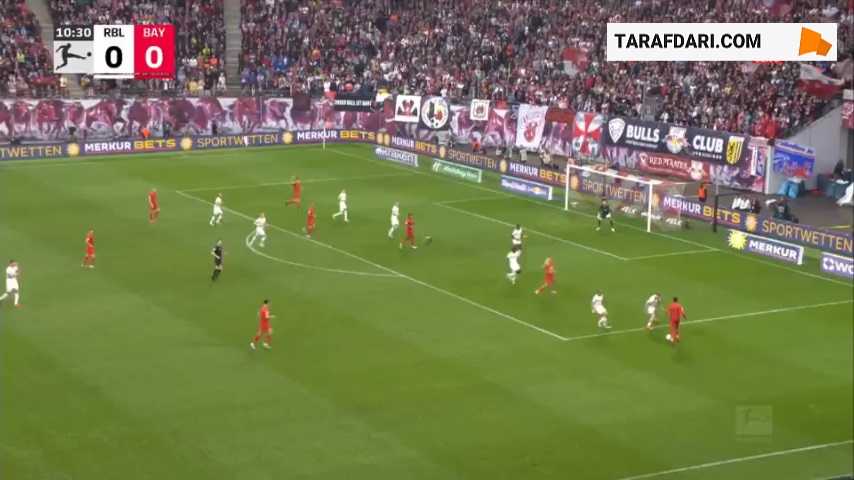 گل زیبای بنیامین ششکو به بایرن مونیخ روی خروج اشتباه دروازه‌بان (لایپزیش 1-0 بایرن مونیخ)