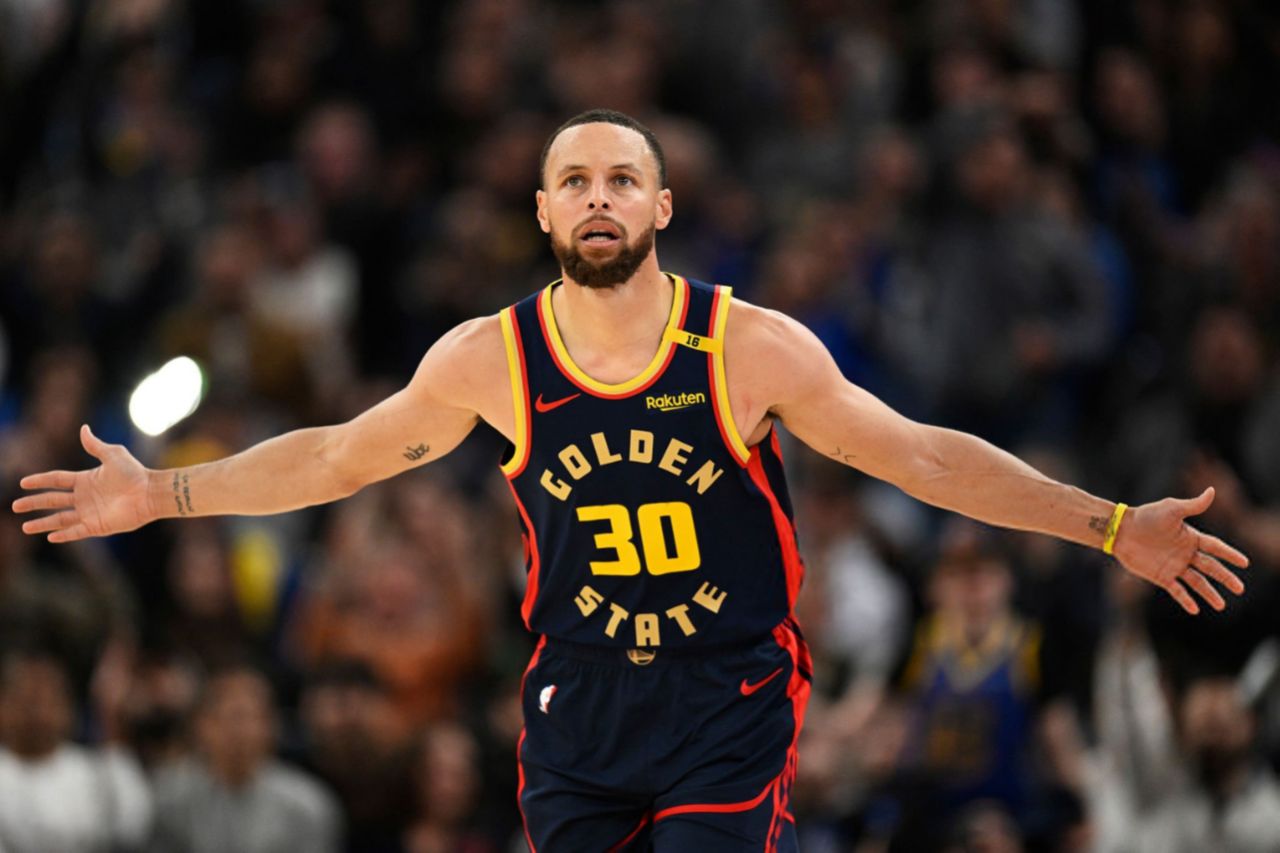بسکتبال NBA - پیروزی گلدن استیت وریرز مقابل دنور ناگتس ۲۰۲۵ - استفن کری