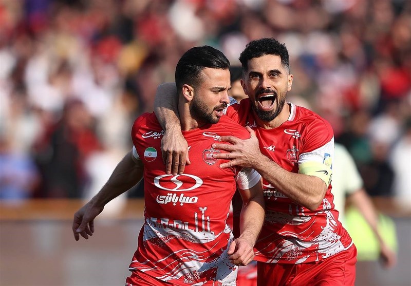 عکس از امید عالیشاه و سروش رفیعی پس از گل پرسپولیس به تراکتور