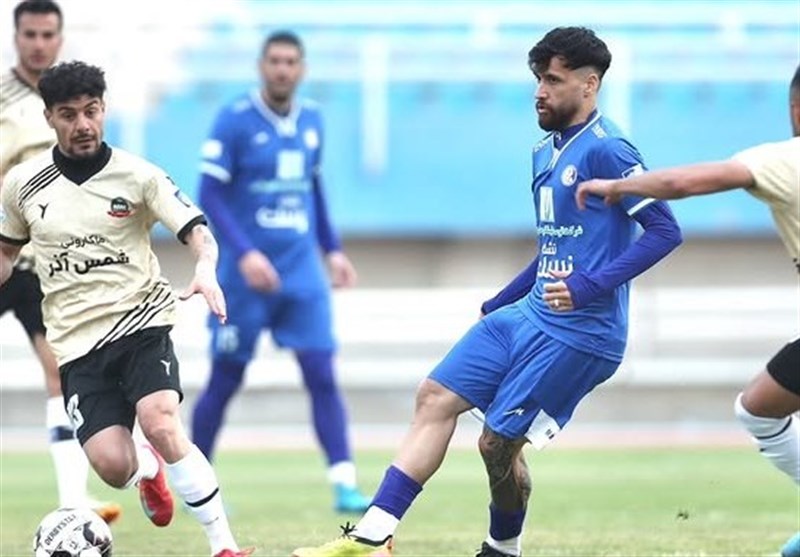 عکس از اسماعیل بابایی بازیکن استقلال خوزستان در بازی مقابل شمس آذر