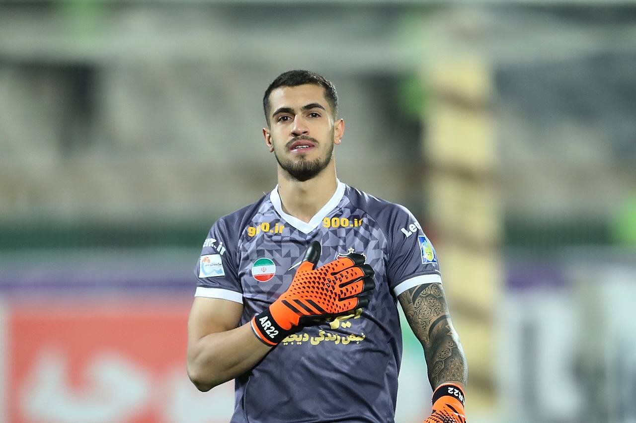 عکس از امیررضا رفیعی دروازهبان دوم پرسپولیس در لیگ بیست و چهارم