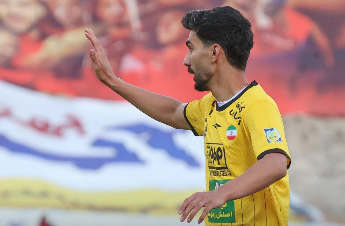 رضا شکاری بازیکن سپاهان در دیدار با پرسپولیس