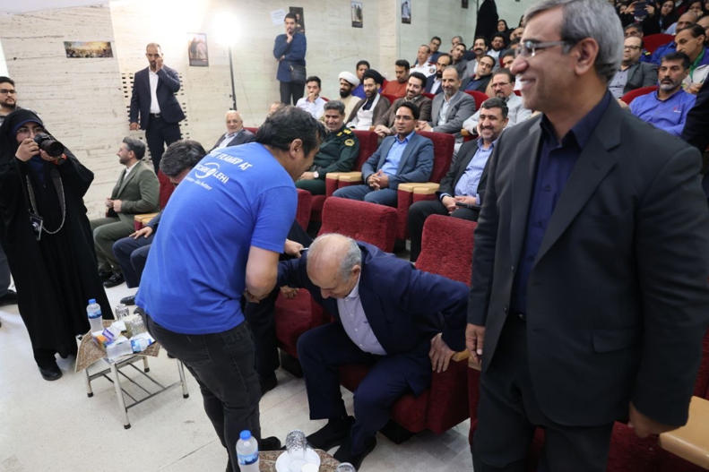 مهدی تاج و خداداد عزیزی