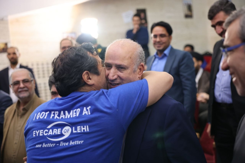مهدی تاج و خداداد عزیزی