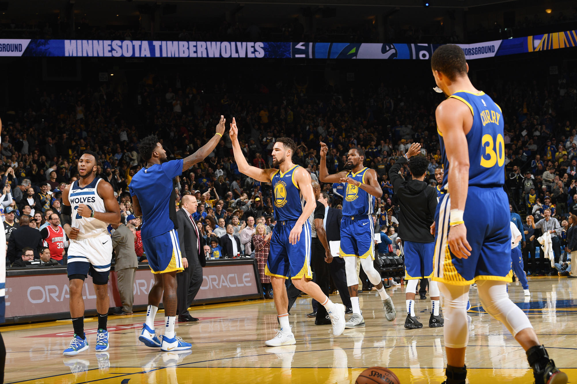 گلدن استیت وریرز - مینسوتا تیمبرولوز - oracle arena - بسکتبال nba