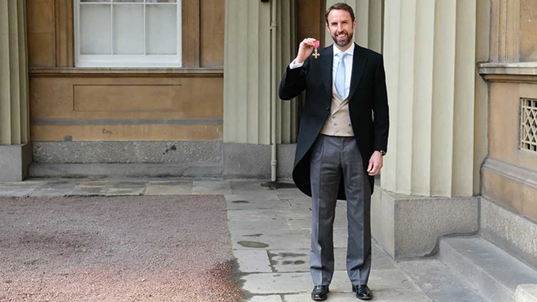 انگلیس-سه شیرها-مدال افتخار-کاخ باکینگهام-England-OBE-Buckingham Palace