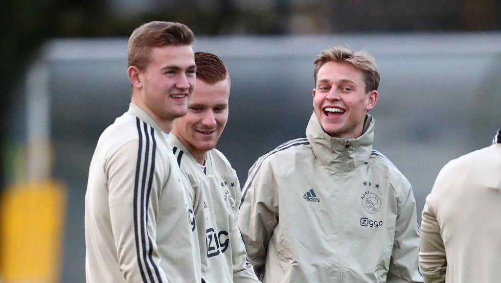 ajax-آژاکس-هافبک-مدافع-هلند