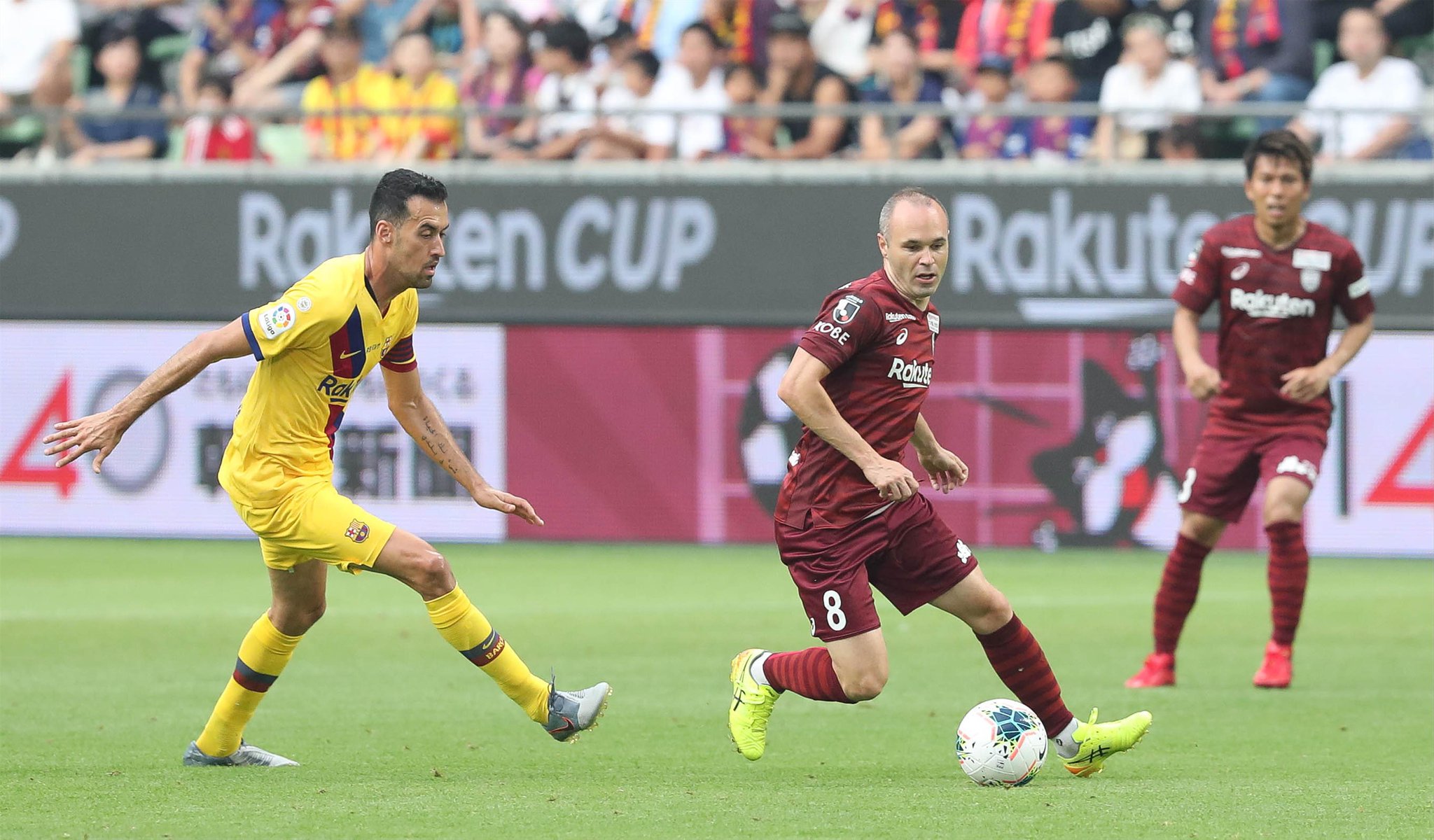 vissel kobe-barcelona-بارسلونا-ویسل کوبه-اسطوره-اسپانیا-هافبک-راکوتن کاپ-ژاپن