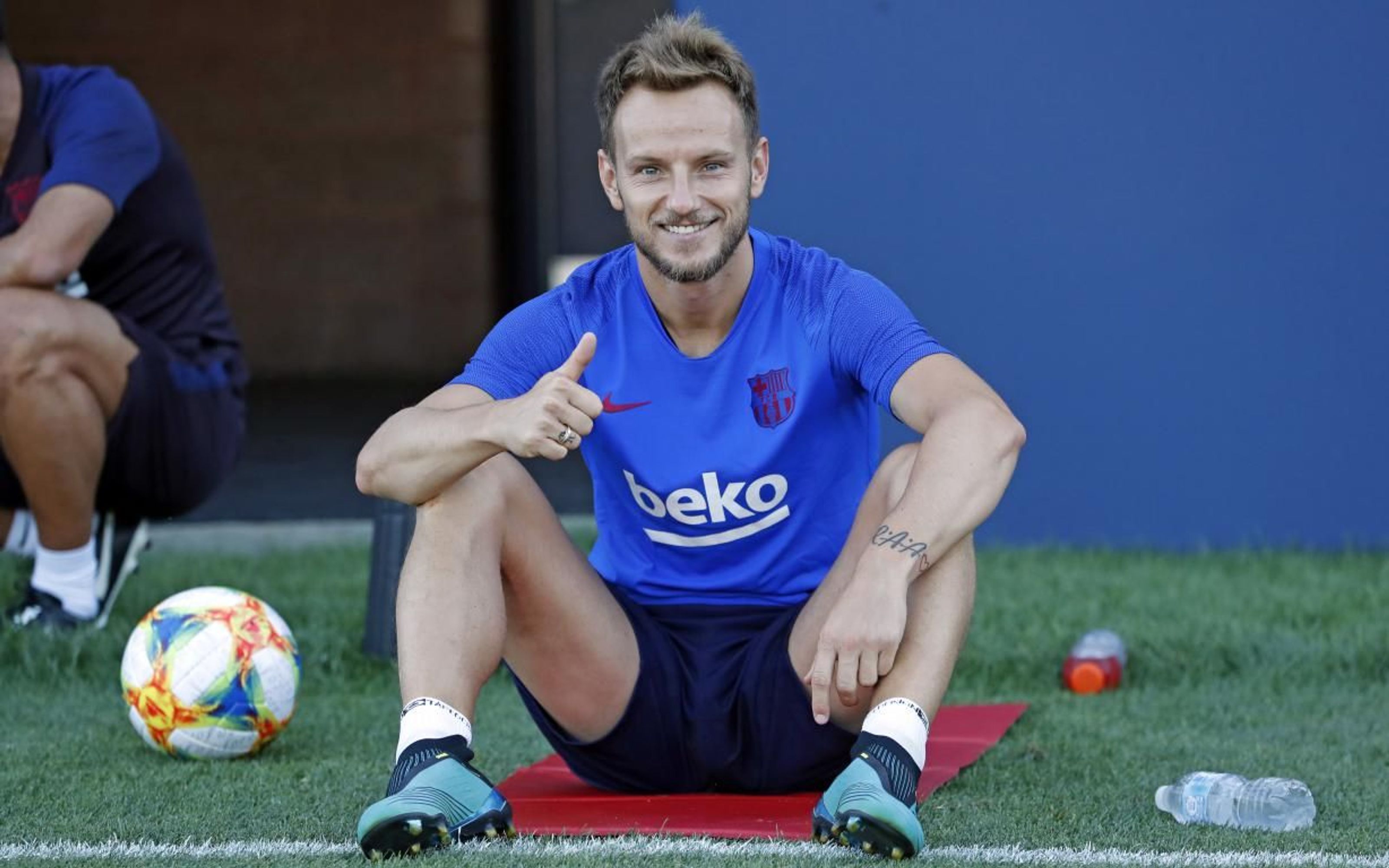 barcelona-بارسلونا-اسپانیا-هافبک-کرواسی