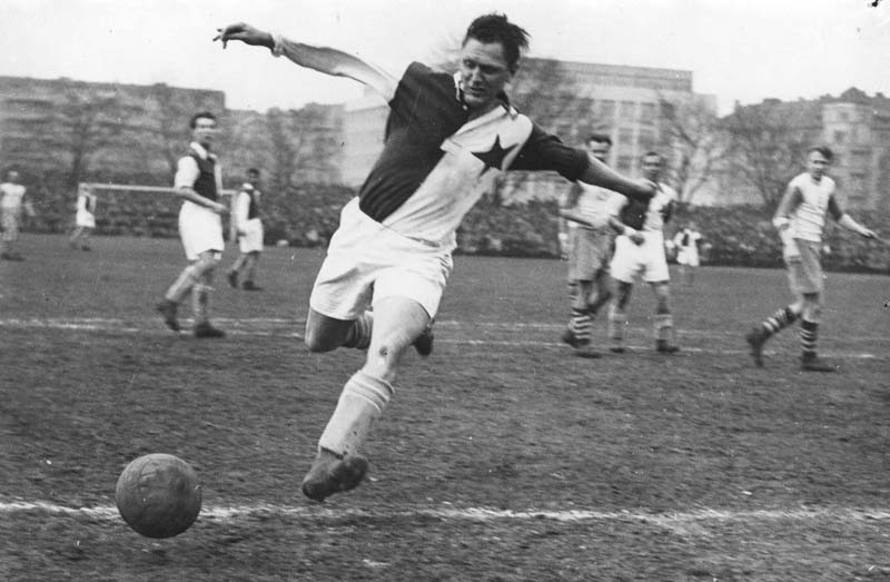 رکوردداران بیشترین گل رسمی در تاریخ فوتبال