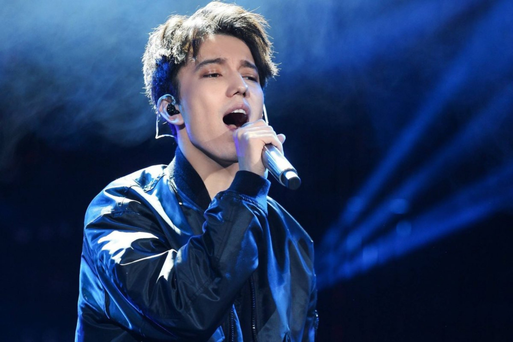 دانلود آهنگ زیبای S.O.S D'un Terrien En Détresse از Dimash Kudaibergen