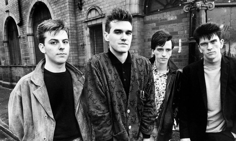 دانلود آهنگ There Is A Light That Never Goes Out از The Smiths