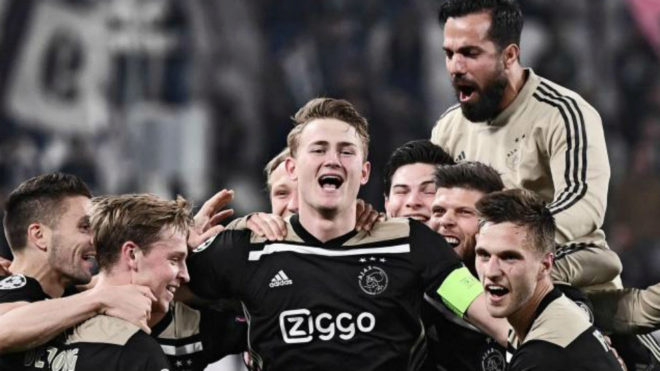 مدافع-هلند-آژاکس-Ajax