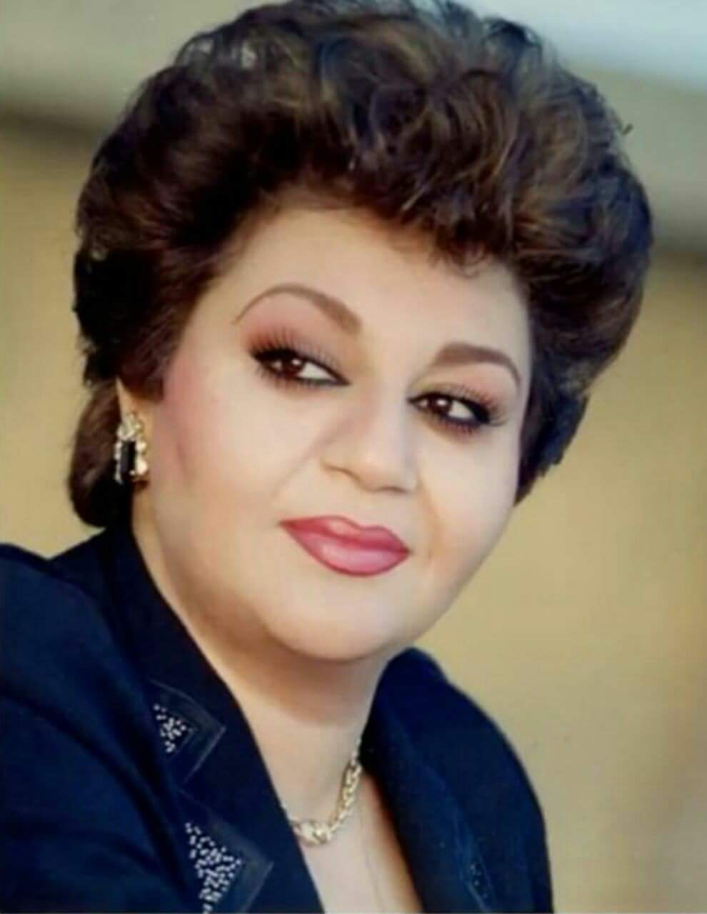 دانلود آهنگ زیبا و قدیمی شانه هایت از هایده
