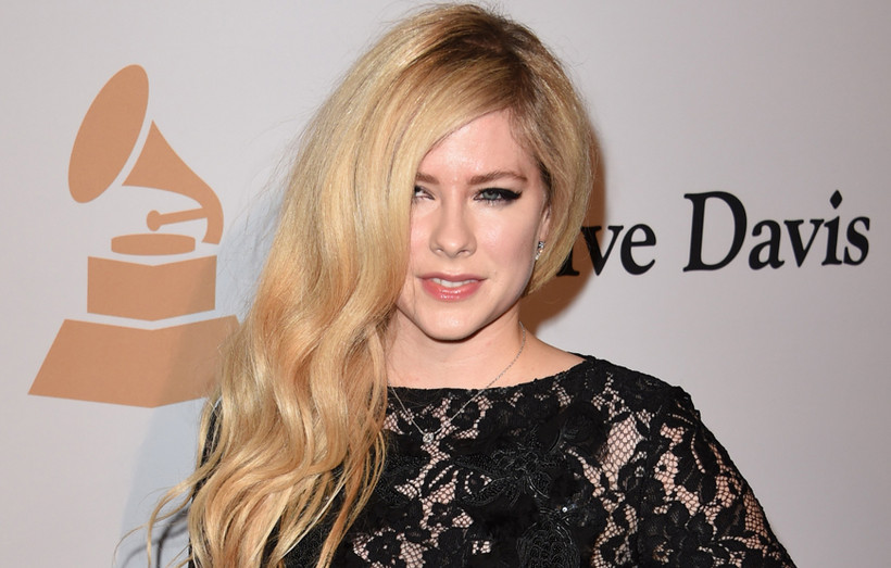 دانلود آهنگ زیبای Avril Lavigne - Complicated