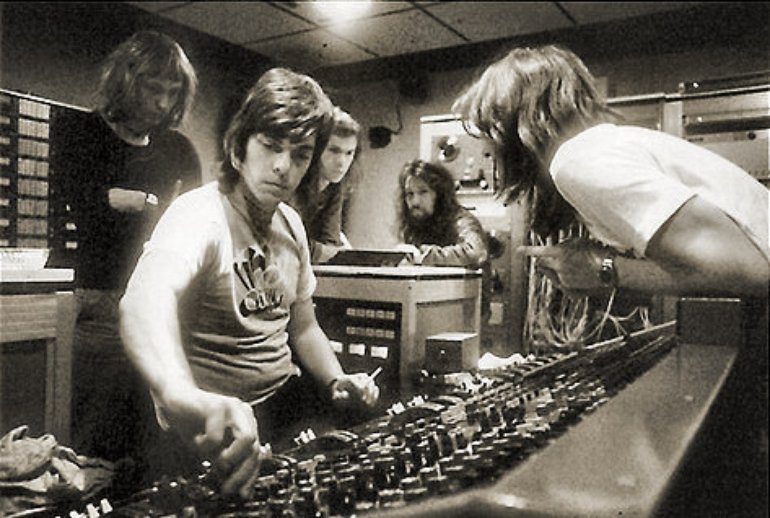 دانلود آهنگ بی کلام The Alan Parsons Project - Mammagamma