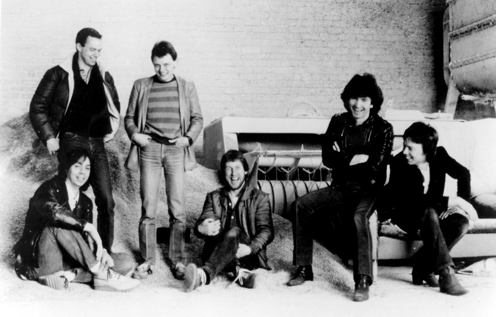 دانلود آهنگ بی کلام Camel - The Hour Candle (A Song For My Father)
