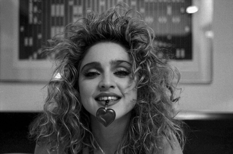 دانلود آهنگ زیبای Madonna - Material Girl