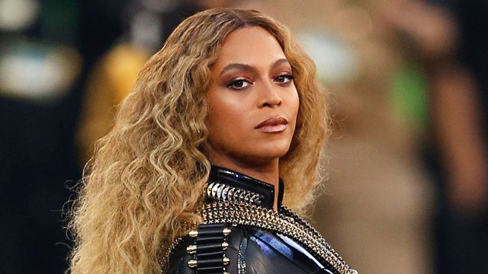 دانلود آهنگ زیبای Beyonce - Naughty Girl