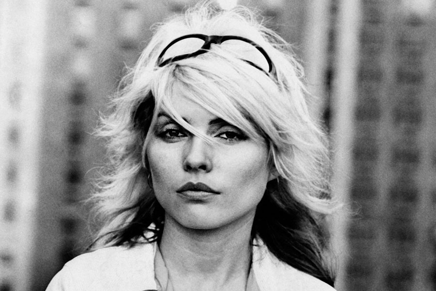 دانلود آهنگ Blondie - Heart Of Glass