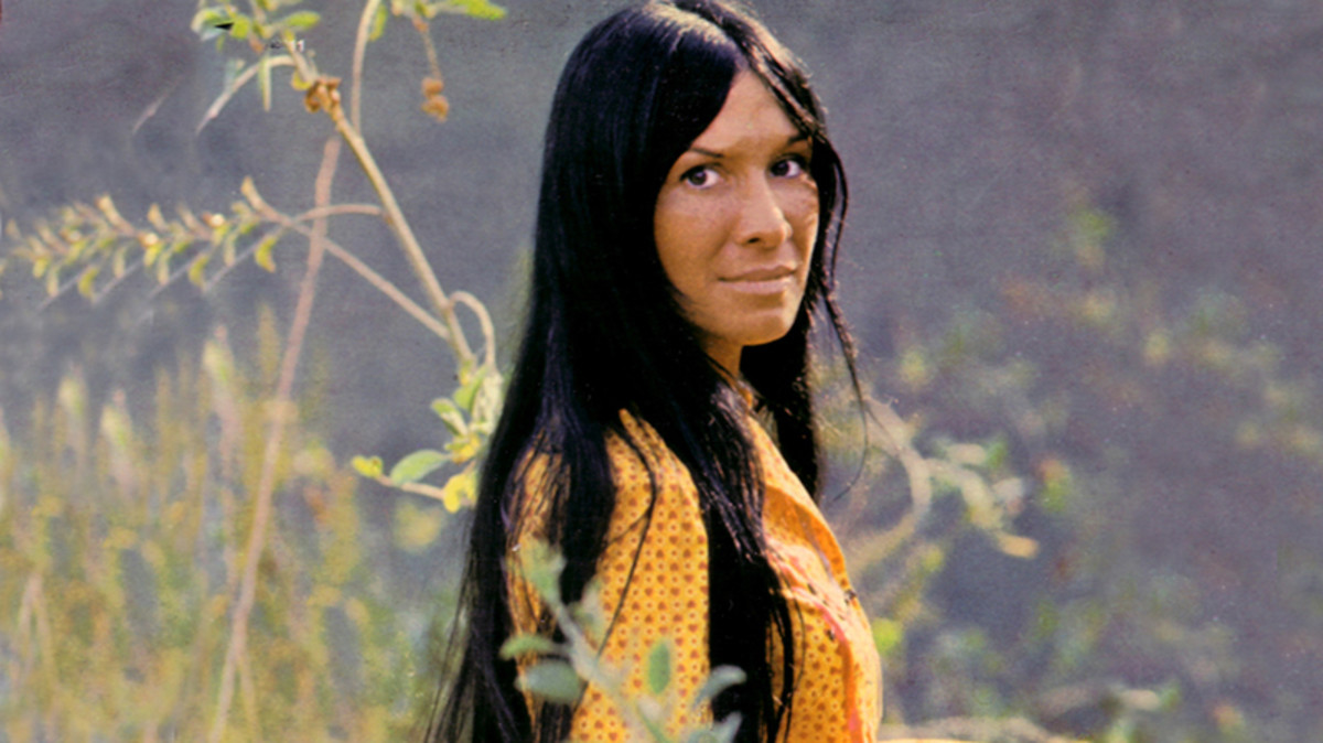 دانلود آهنگ زیبای Buffy Sainte-Marie - A Soulful Shade Of Blue