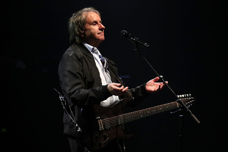 دانلود آهنگ زیبای Chris De Burgh - Say Goodbye To It All