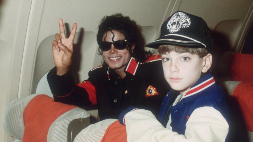 دانلود آهنگ زیبای Michael Jackson - Black Or White
