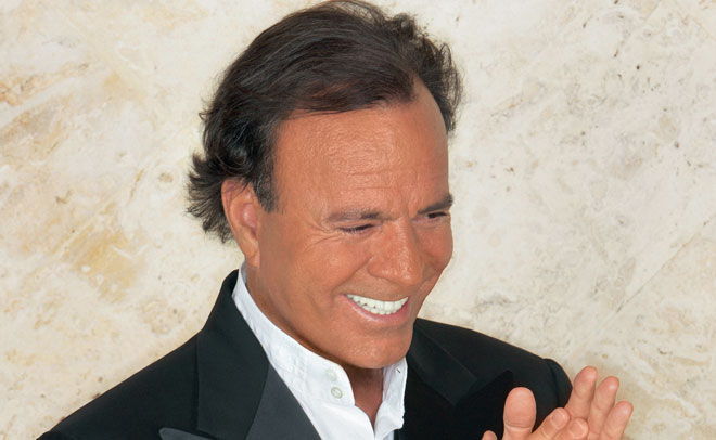 دانلود آهنگ زیبای اسپانیولی Julio Iglesias - Quiéreme Mucho