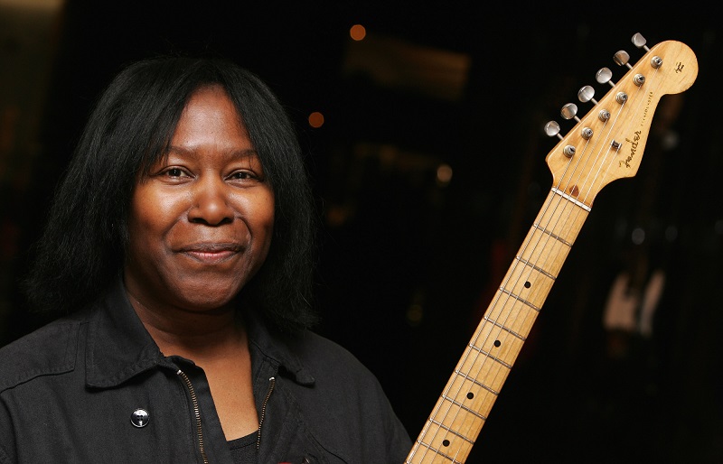 دانلود آهنگ زیبای Joan Armatrading - The Weakness In Me