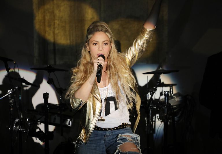 دانلود آهنگ اسپانیولی Shakira - Estoy Aqui