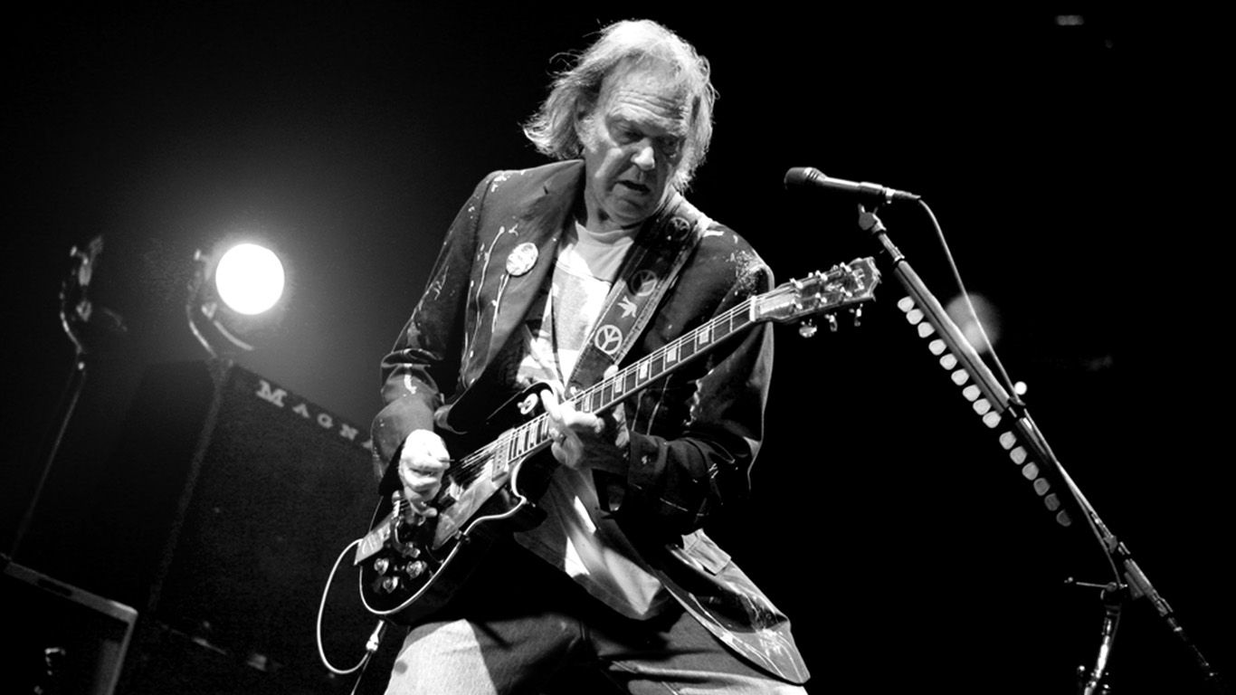 دانلود آهنگ Neil Young - Powderfinger