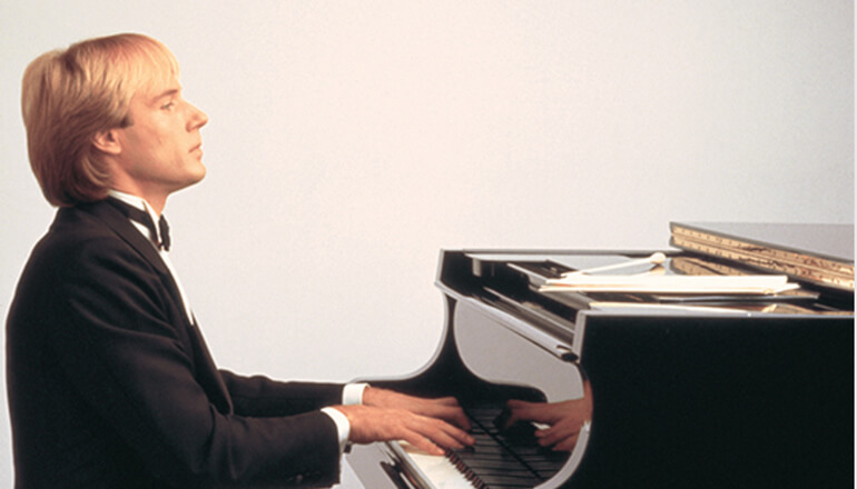 دانلود آهنگ بی کلام Richard Clayderman - Une Histoire D'Amour (Love Story)