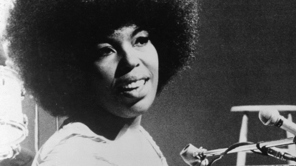 دانلود آهنگ زیبای Roberta Flack - Killing Me Softly With His Song